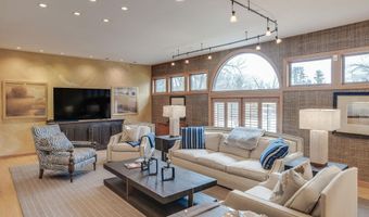 6 Williamsburg Ln, Bedford, NH 03110