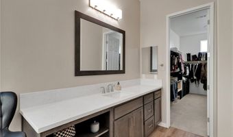 17066 Takipi Rd, Apple Valley, CA 92307