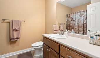 2111 Bunker Ct, Auburn, IN 46706