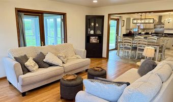 1049 Vine Ave, Riverside, IA 52327
