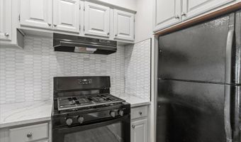 3 Telemark Dr 10, Alloway, NJ 07462