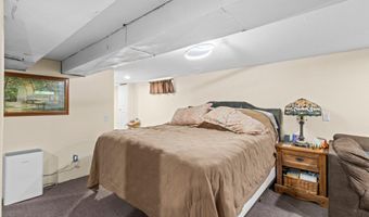 687 Hopping Rd, Belford, NJ 07718