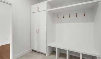 2 Stone Bridge Dr, Middletown, RI 02842