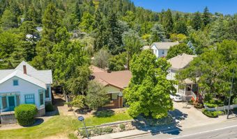307 N Main St, Ashland, OR 97520