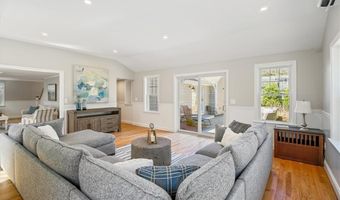 11 Knapton St St, Barrington, RI 02806