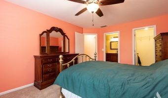 2452 E Hunter Dr, Arlington Heights, IL 60004