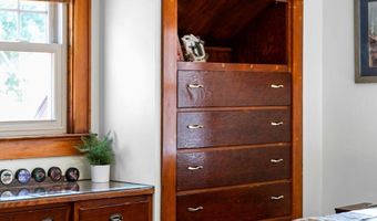 1613 N DIVISION St, Appleton, WI 54911