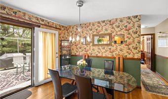 10 Bartlett Rd, Middletown, RI 02842