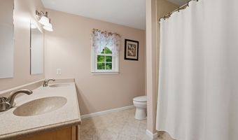2 Banquo Brae Rd, Brookfield, CT 06804