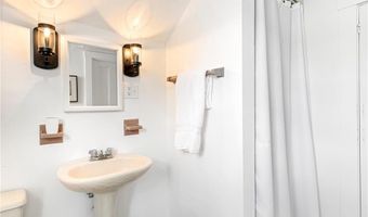 47 Second St, Newport, RI 02840
