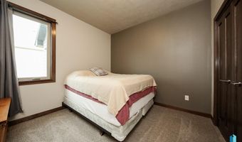 2729 E Palmer St, Brandon, SD 57005