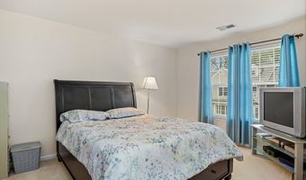 4 Cambridge Dr 4, Danbury, CT 06811