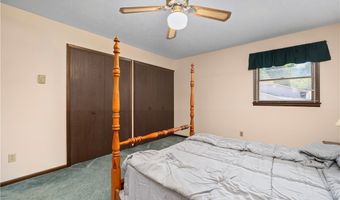 536 Fieldstone Dr, Amherst, OH 44001