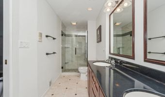18 W Appletree Ln, Arlington Heights, IL 60004