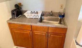 96 Rhode Island Ave 6, Newport, RI 02840