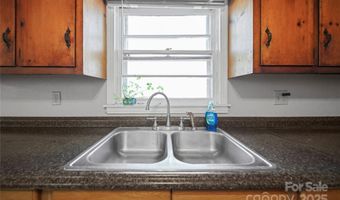 208 Ellis St, Albemarle, NC 28001