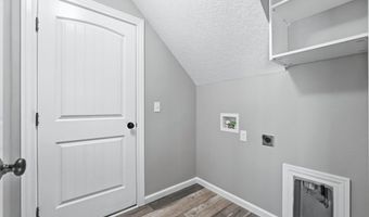 18738 Eisley Cv, Auburn, IN 46706