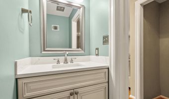 7421 BEVERLY MANOR Dr, Annandale, VA 22003