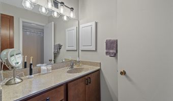 2 Captains Ct 3, Madison, WI 53719