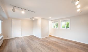 100 N Lake Shore Dr, Brookfield, CT 06804