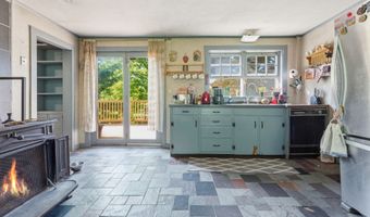 60 Chaplin St, Chaplin, CT 06235