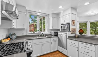 815 Creek Stone Way, Ashland, OR 97520