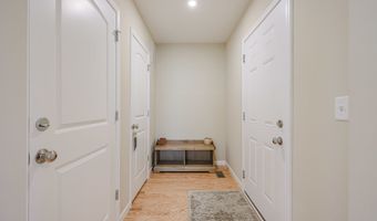 580 N Highlander Way, Addison, IL 60101