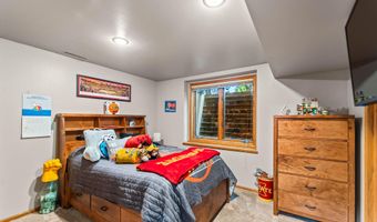 1035 Vermont Ct, Ames, IA 50014