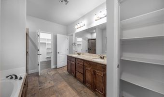 9 Monmouth Dr, Bella Vista, AR 72714