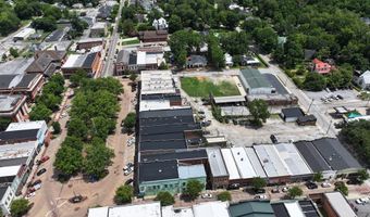 100 Pickins St W, Abbeville, SC 29620