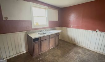 108 College, Barnesville, GA 30204