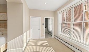 423 Hope St C, Bristol, RI 02809