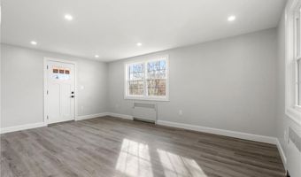 11 Hornbine St, Cranston, RI 02919