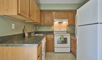 81 Ameridge Dr 81, Bridgeport, CT 06606
