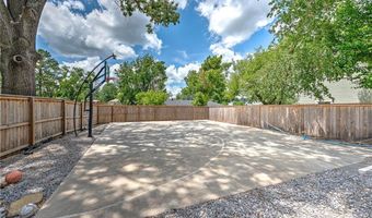 103 NE 7th St, Bentonville, AR 72712