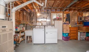 2211 Penny Ln, Austintown, OH 44515