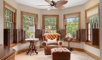 19 Ledge Rd, Bristol, RI 02809