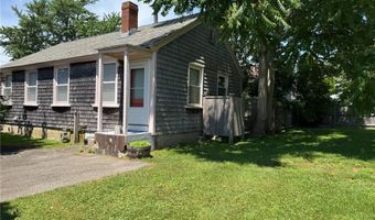 44 Crest St, Middletown, RI 02842