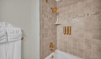 2 Chamonix Dr 332, Alloway, NJ 07462