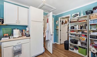 614 Country Club Dr, Arapahoe, NC 28510