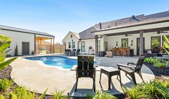 1090 Sandy Ln, Arnaudville, LA 70512