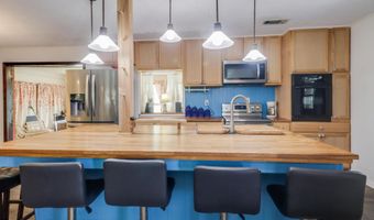 8474 Woolmarket Rd, Biloxi, MS 39532