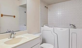 1115 Dutch Mill Dr, Ballwin, MO 63011