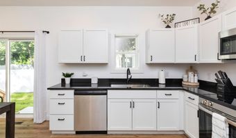 926 23rd Pl, Des Moines, IA 50312