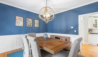 76 Woods Ln, Cranston, RI 02921