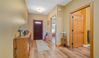 604 Ash Creek Dr, Beresford, SD 57004