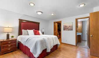 7225 SW JUNIPER Ter, Beaverton, OR 97008