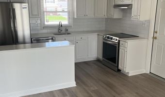 32 Idlewild Ln, Aberdeen, NJ 07747