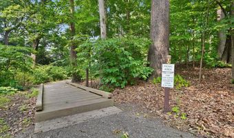 5904 MOUNT EAGLE Dr 105, Alexandria, VA 22303