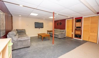 11686 Parkwood Dr, Alden, NY 14004